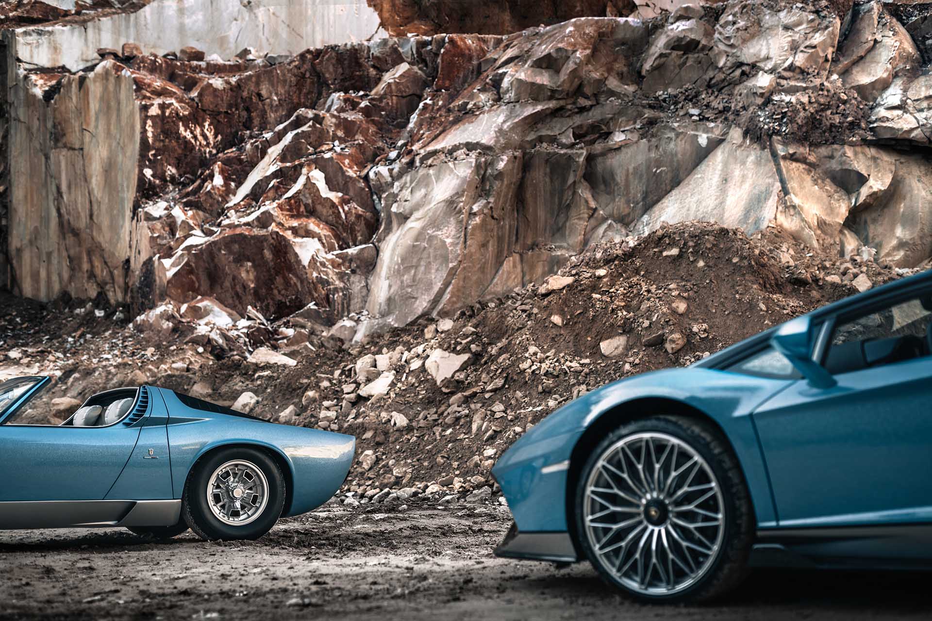 眼眶泛淚！Lamborghini 最後一輛 Aventador 正式下線，復刻經典 Miura Roadster 致上最高敬意