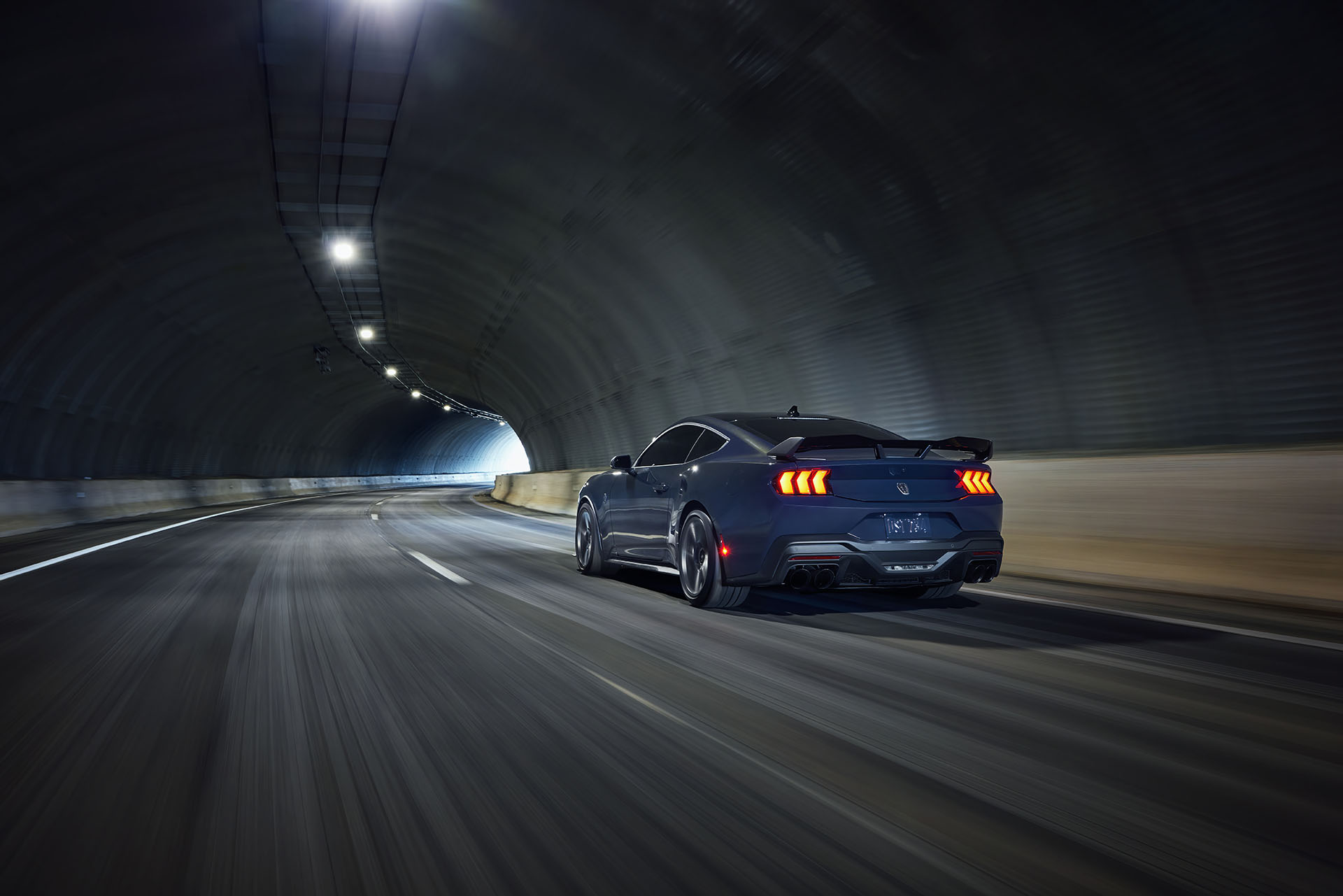 Ford Mustang Dark Horse-2