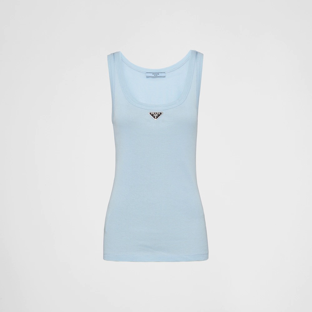 貧窮限制想像！Prada 這 3 樣售價破萬的貼身衣褲你買的下手嗎?