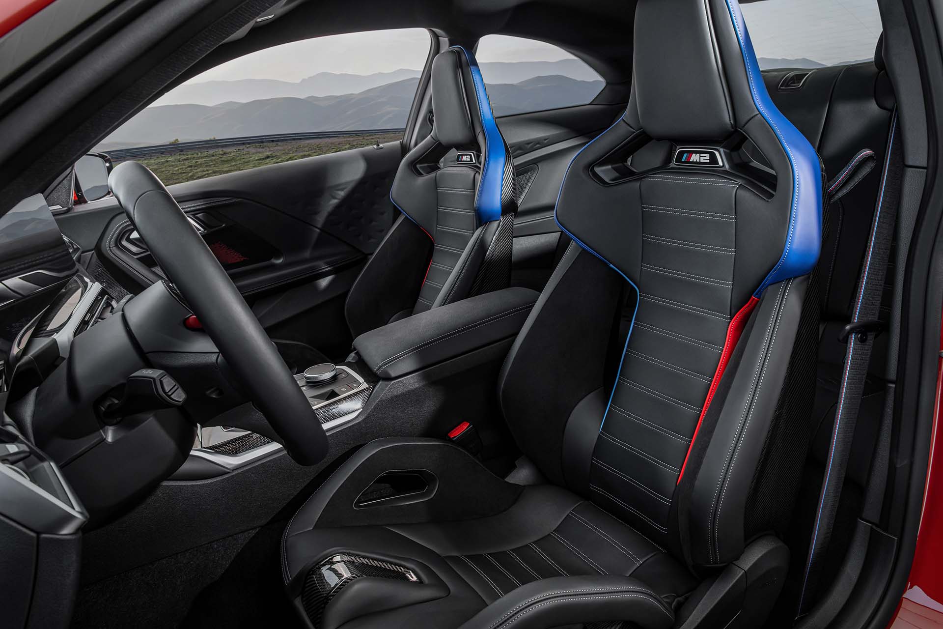 這批更純吧？BMW 新世代 M2 正式登場，手排 + 後驅超到位！