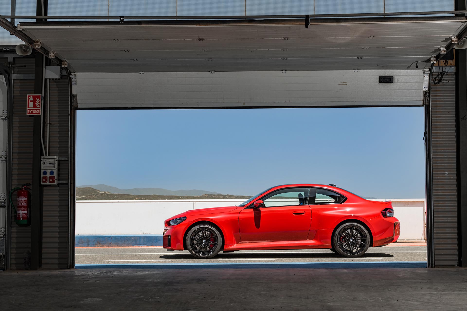 這批更純吧？BMW 新世代 M2 正式登場，手排 + 後驅超到位！