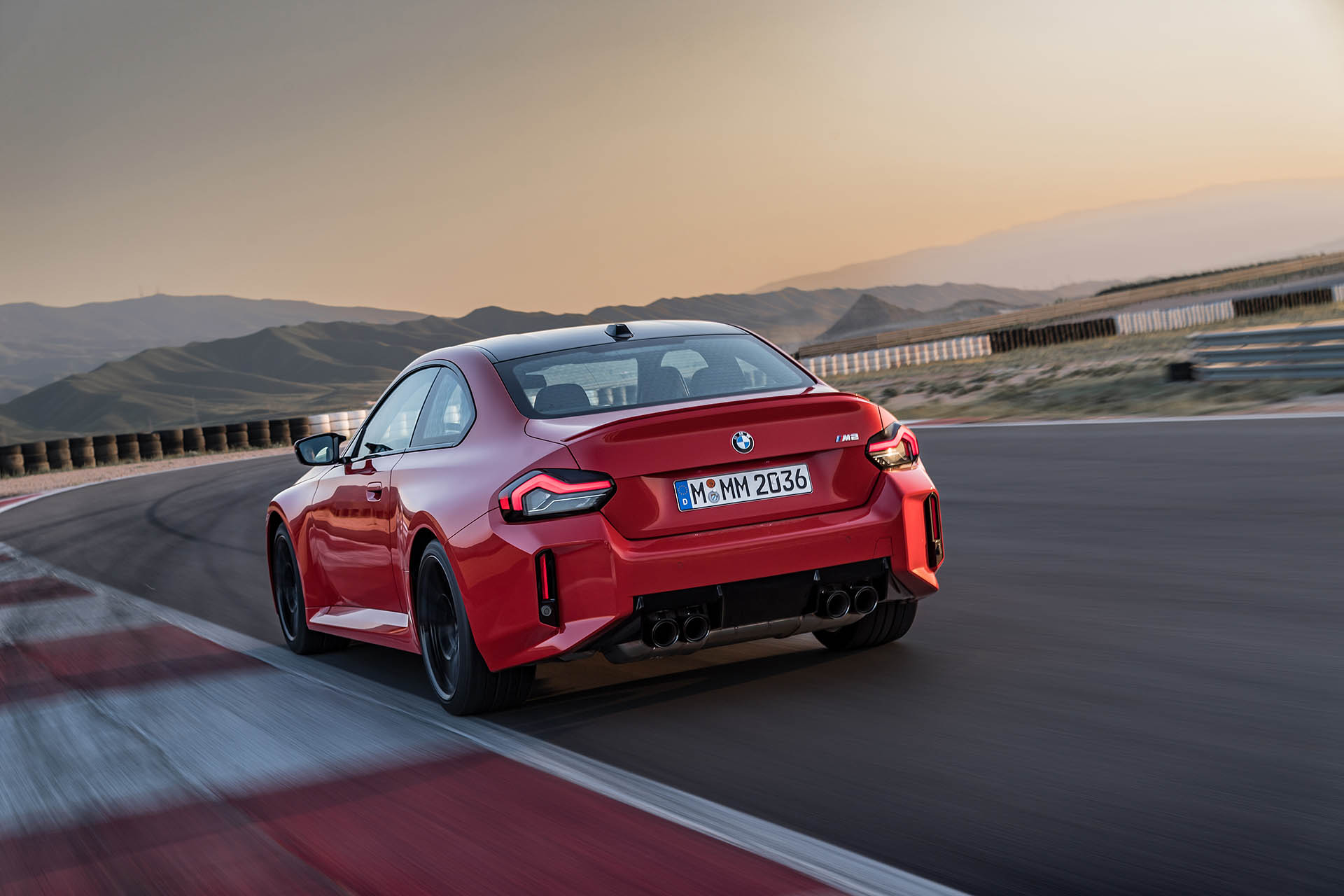 這批更純吧？BMW 新世代 M2 正式登場，手排 + 後驅超到位！