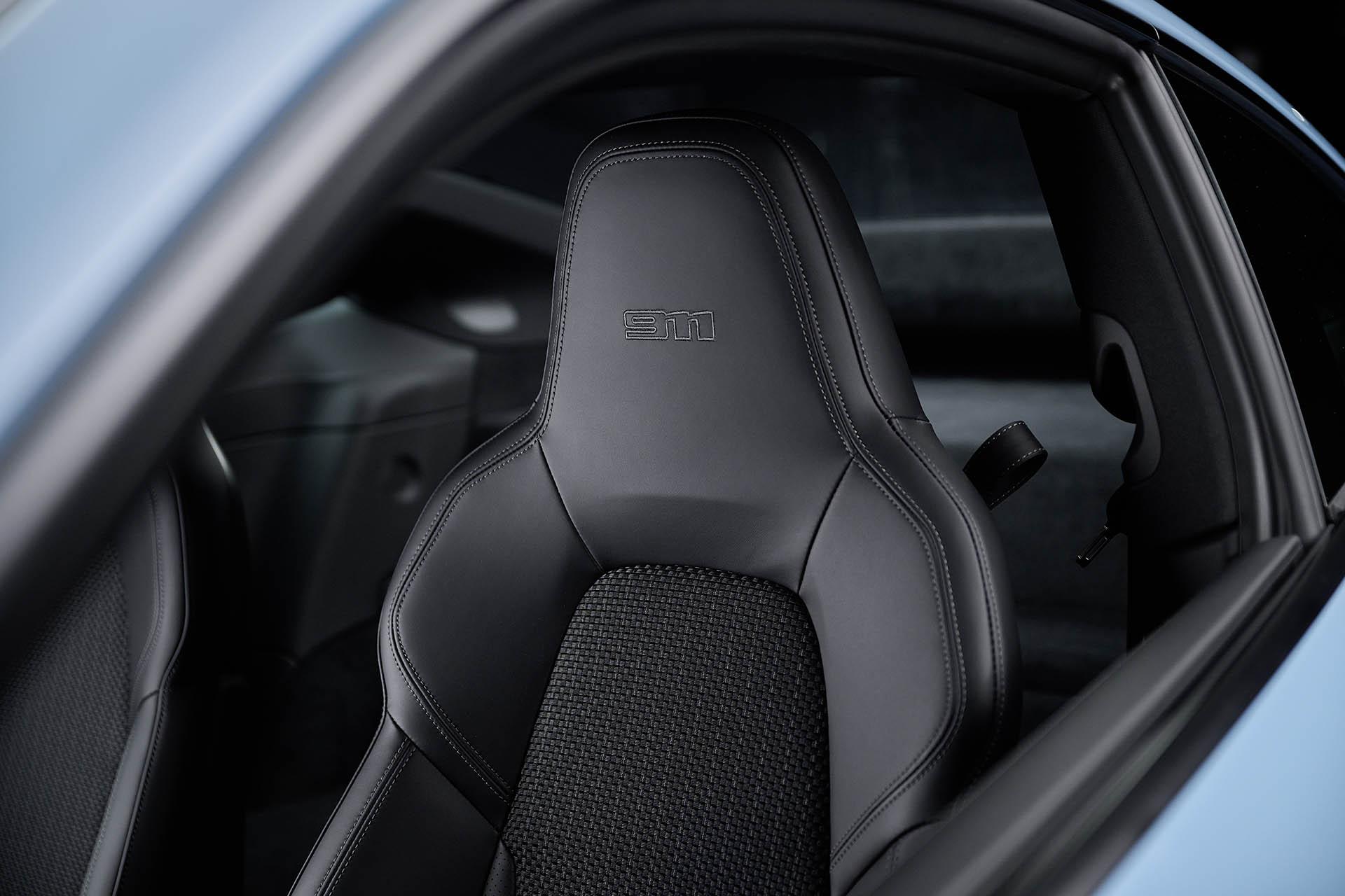 全車輕量化、手排變速箱搭載，Porsche 911 Carrera T 新成員報到！
