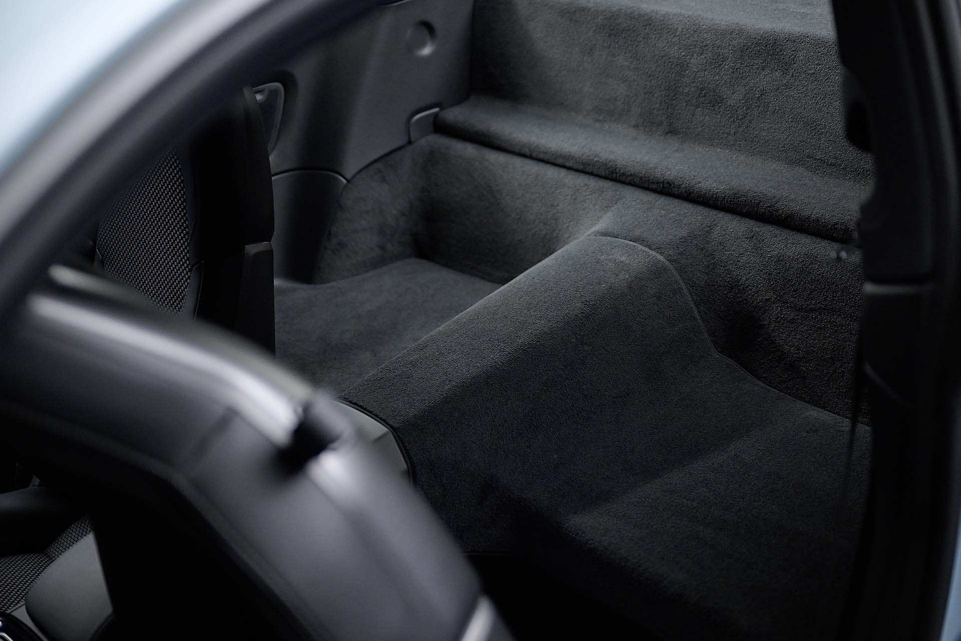 全車輕量化、手排變速箱搭載，Porsche 911 Carrera T 新成員報到！