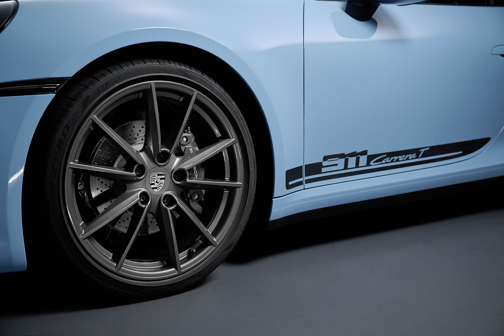 全車輕量化、手排變速箱搭載，Porsche 911 Carrera T 新成員報到！