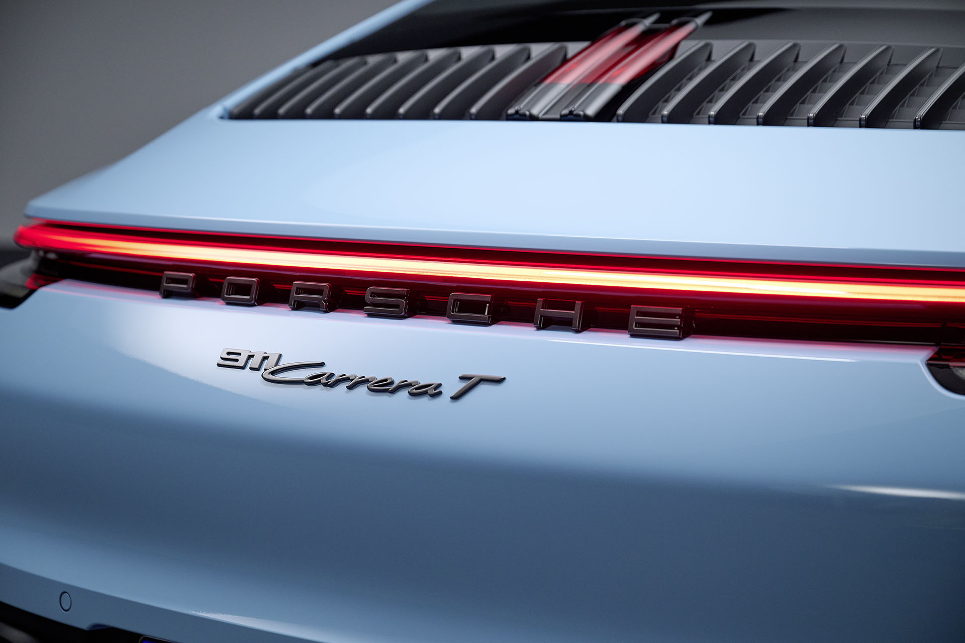 全車輕量化、手排變速箱搭載，Porsche 911 Carrera T 新成員報到！