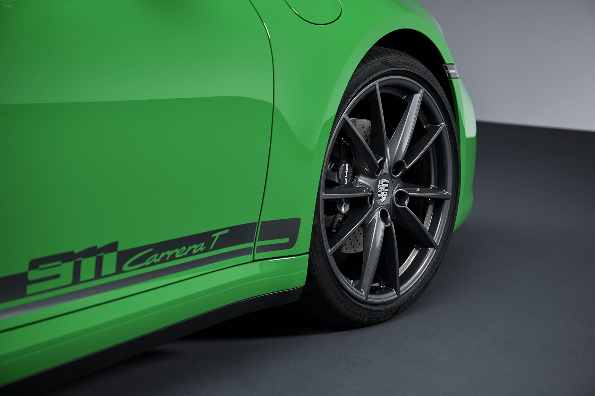全車輕量化、手排變速箱搭載，Porsche 911 Carrera T 新成員報到！