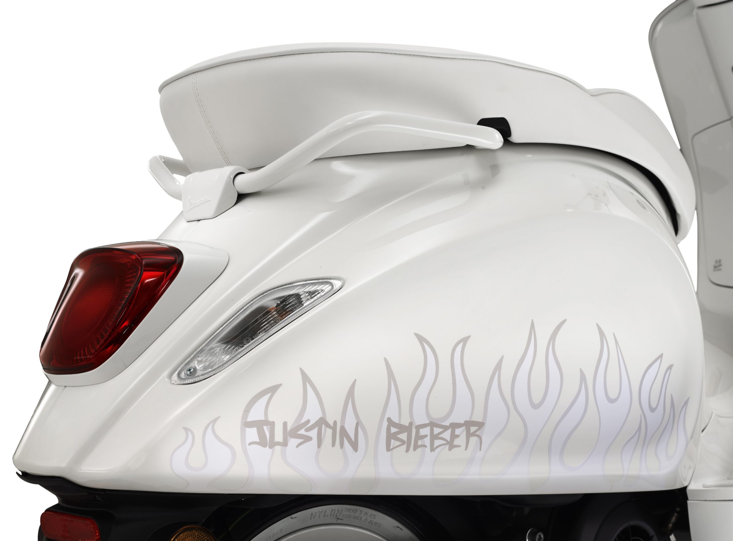 小賈 Justin Bieber：「創造是我的一部分！」音樂創作到自有服飾潮牌都是指標，最新跨界設計 Vespa 聯名款帥出新高度！