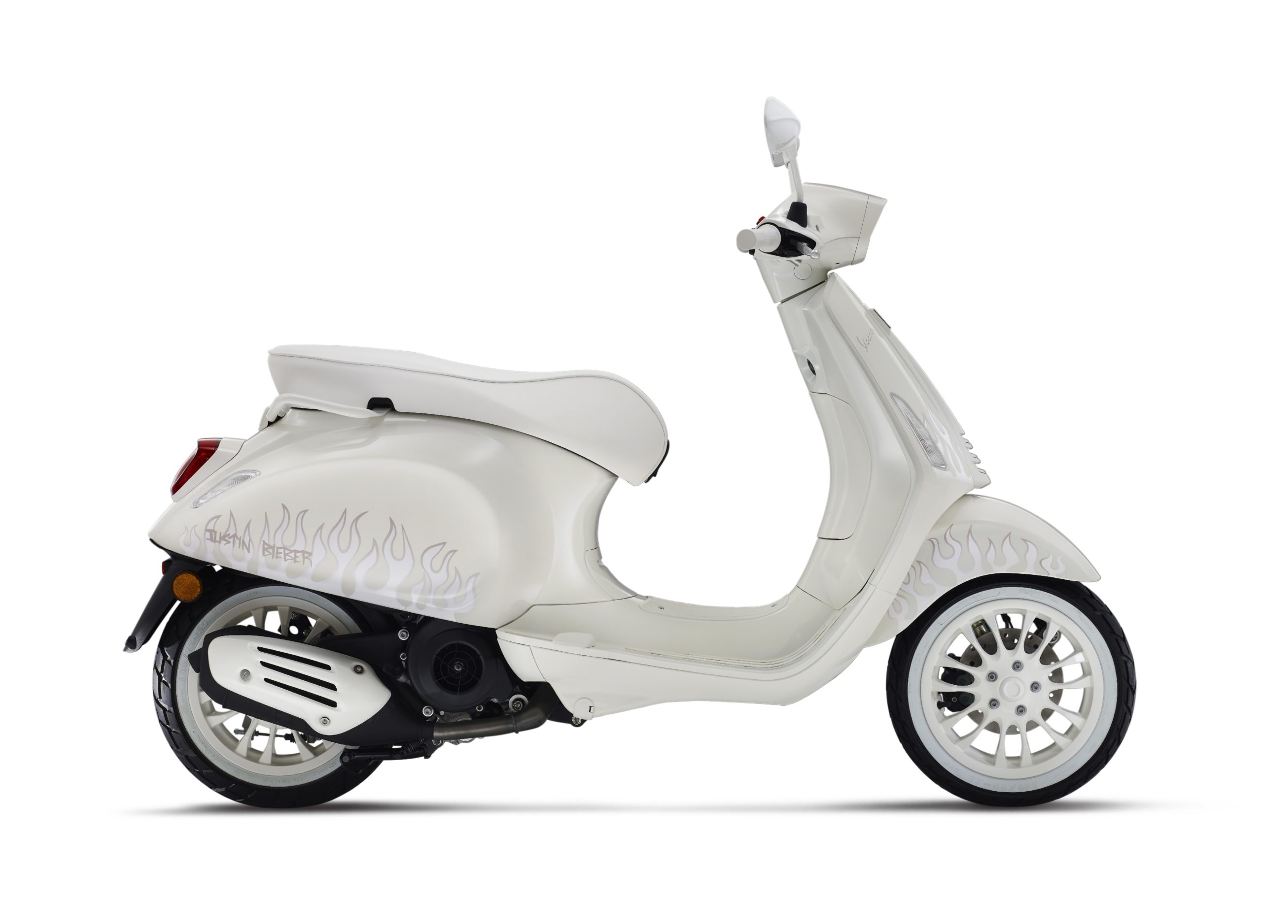 小賈 Justin Bieber：「創造是我的一部分！」音樂創作到自有服飾潮牌都是指標，最新跨界設計 Vespa 聯名款帥出新高度！