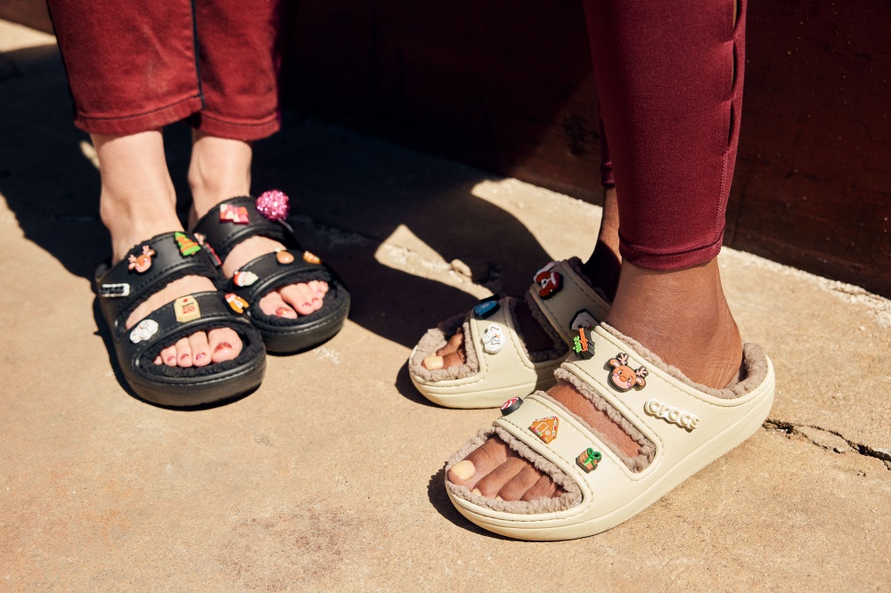 CROCS 歡慶品牌 20 週年！重磅推出 Cozzzy 及 Mega Crush 兩大潮流鞋款！