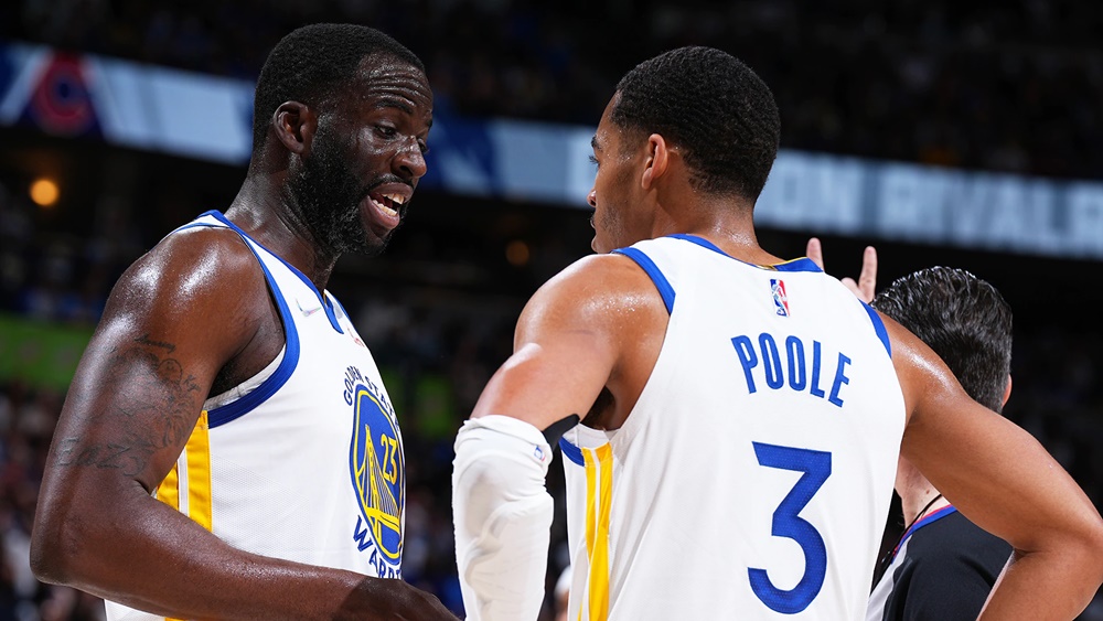 肢體衝突影片曝光！Draymond Green 練習中突揍 Jordan Poole 畫面流出，網友：這一拳也太狠！