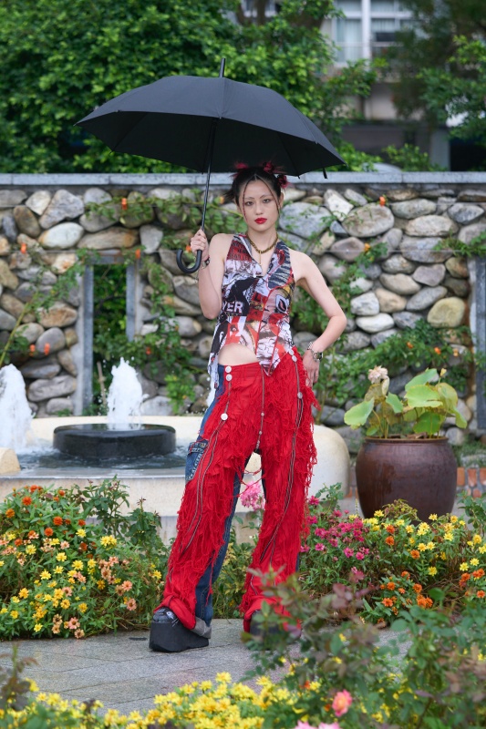 眾星齊聚臺北玫瑰園！ JENN LEE 23 春夏時尚大秀「野性女力」恣意綻放