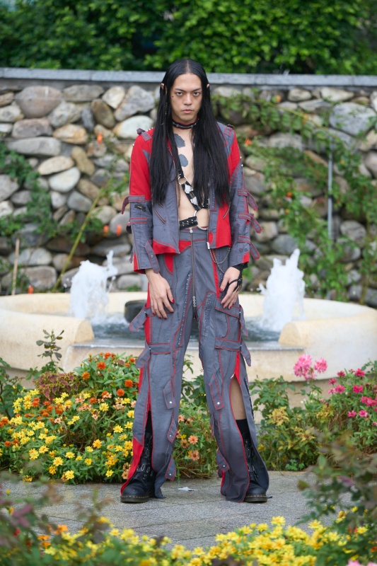 眾星齊聚臺北玫瑰園！ JENN LEE 23 春夏時尚大秀「野性女力」恣意綻放