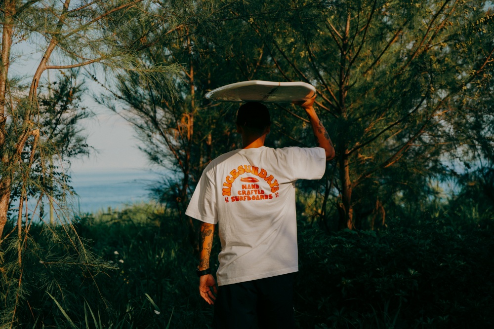 “LIFE’S TOO SHORT, GO SURFING！王信凱主理 NICESUNDAYS 打造衝浪系列，實體快閃店同步登場！