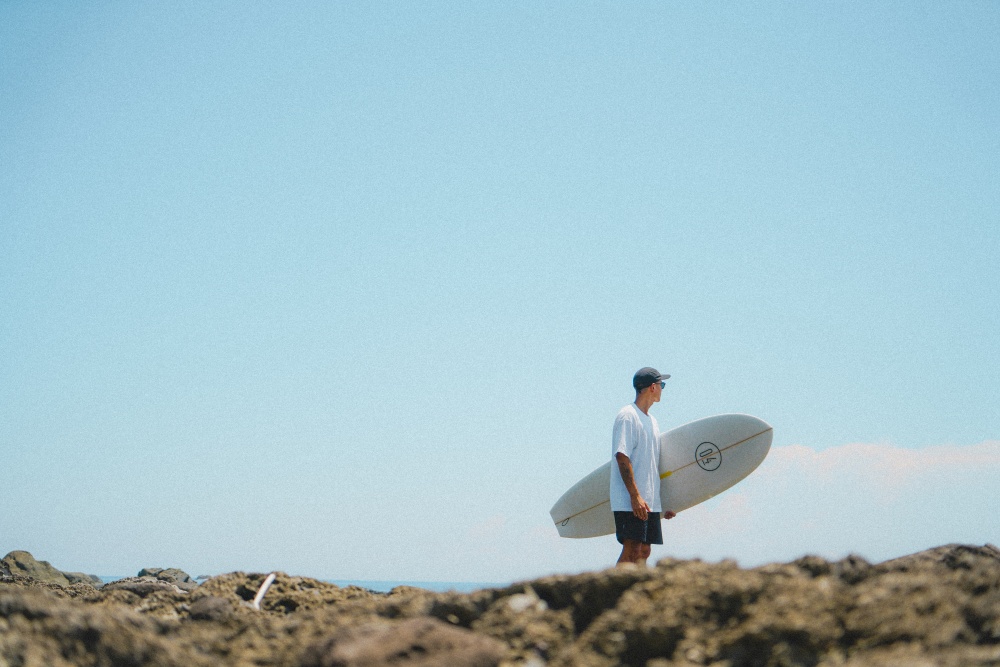 “LIFE’S TOO SHORT, GO SURFING！王信凱主理 NICESUNDAYS 打造衝浪系列，實體快閃店同步登場！