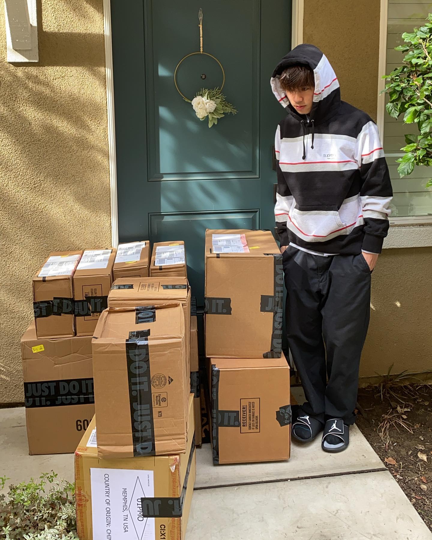 潮流時尚圈爭相追捧！東奧滑板金牌不只鞋品好，個人穿搭也很有一套！