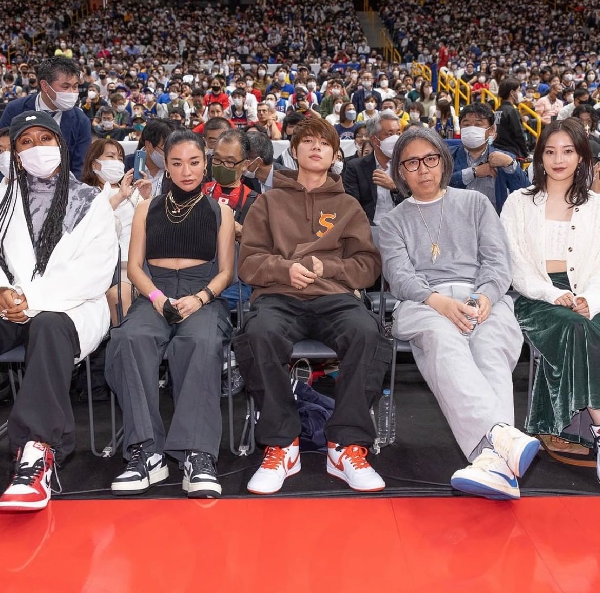 潮流時尚圈爭相追捧！東奧滑板金牌不只鞋品好，個人穿搭也很有一套！