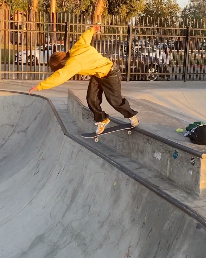 潮流時尚圈爭相追捧！東奧滑板金牌不只鞋品好，個人穿搭也很有一套！