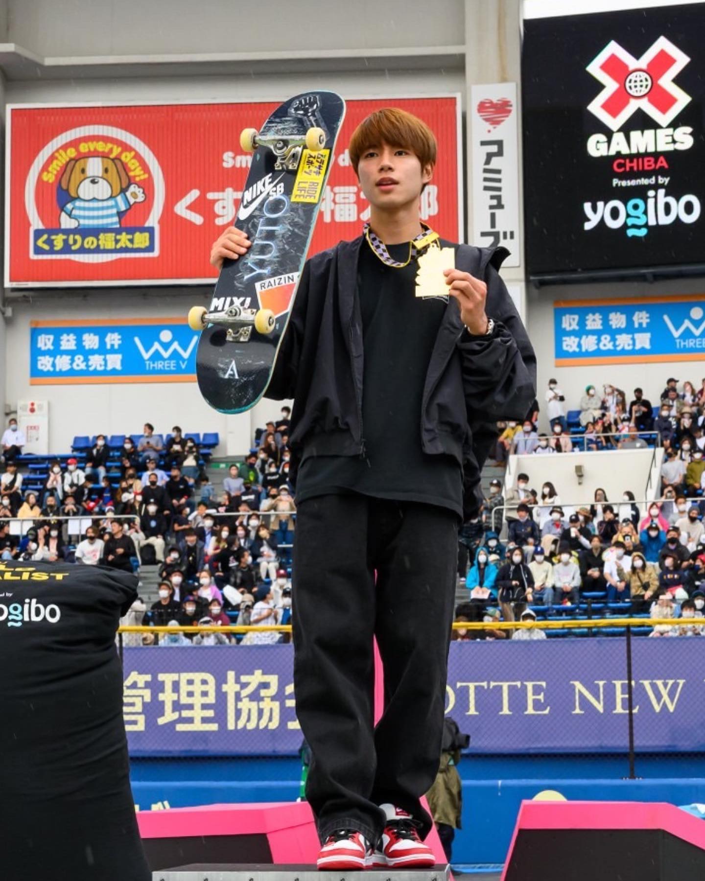 潮流時尚圈爭相追捧！東奧滑板金牌不只鞋品好，個人穿搭也很有一套！