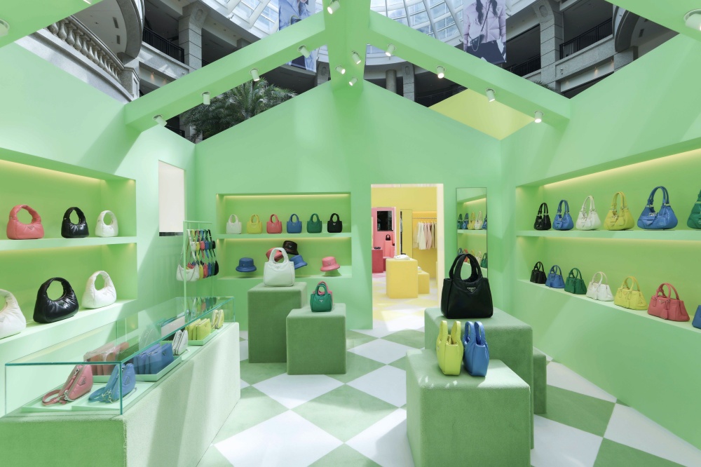 超夢幻粉嫩店裝！ Prada 全新 Prada Village 期間限定店登陸台北 Bellavita ！
