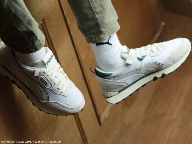 美式復古學院風潮來襲！今年秋冬你還差一雙常春藤綠PUMA Rider FV，準備席捲校園！