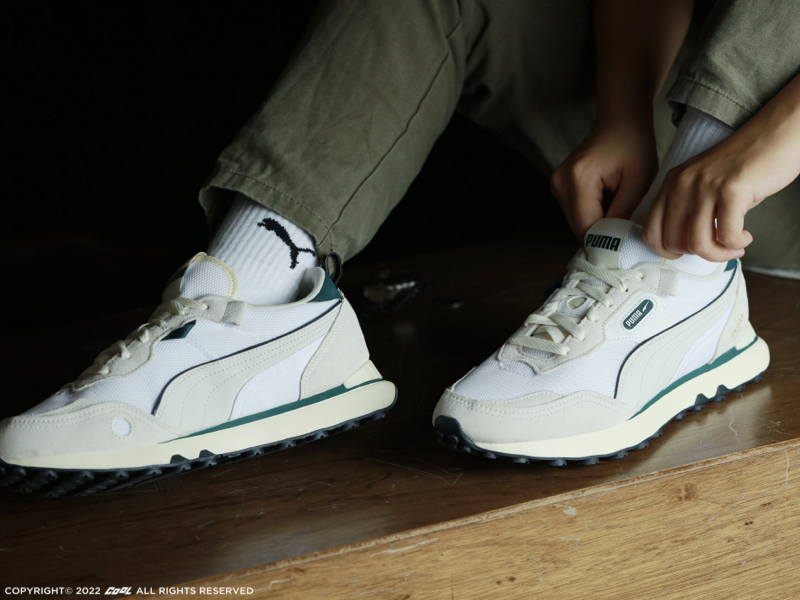 美式復古學院風潮來襲！今年秋冬你還差一雙常春藤綠PUMA Rider FV，準備席捲校園！