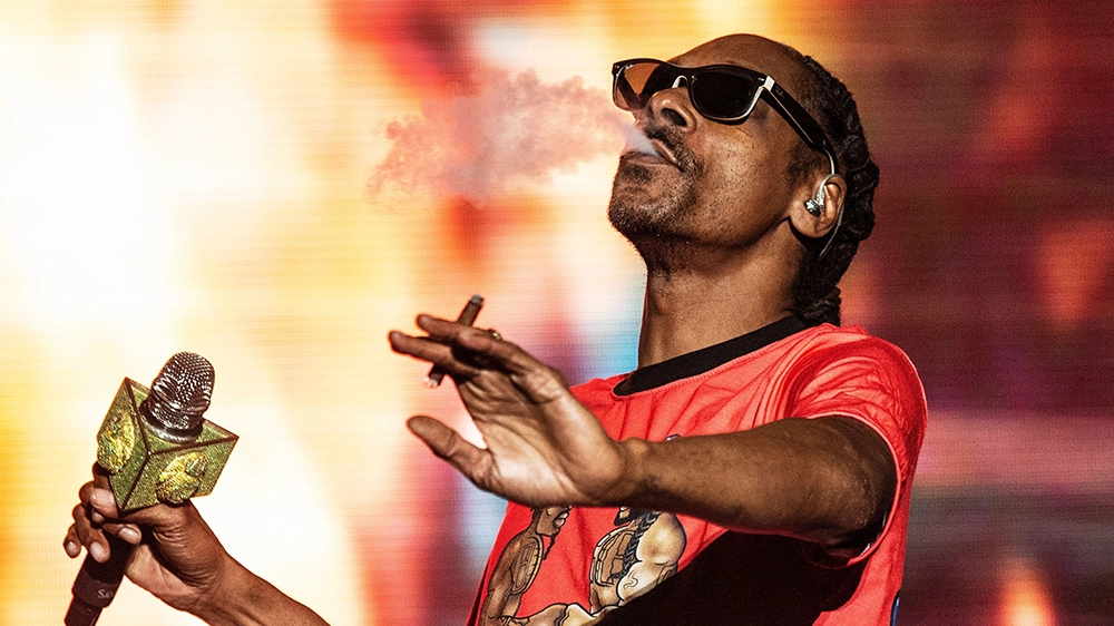 Snoop Dogg聘用的專業捲大麻師爆料他一天會抽150隻大麻捲菸