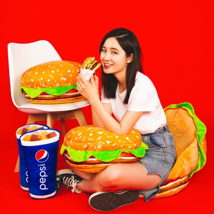 越睡越餓！漢堡王「巨型華堡＋可樂套餐午睡組」只送不賣！100% 還原，生菜、肉排細節全都重現！