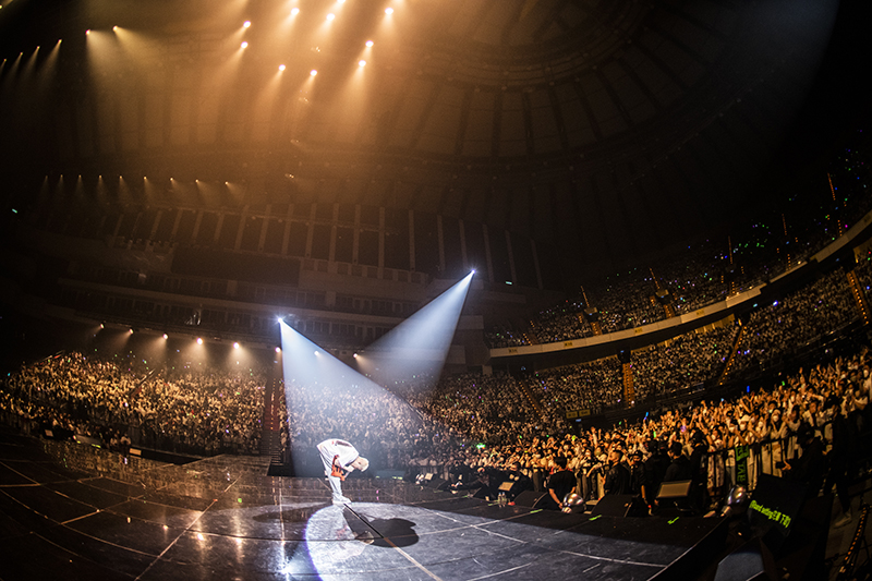 頂規質感隆重呈獻！周湯豪 「REALIVE」小巨蛋演唱會盛大落幕，粉絲驚呼：這舞台只有 Nick 做得出來