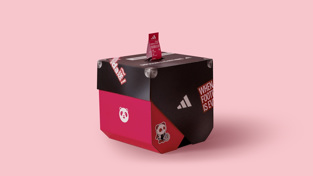 一日球迷必備！adidas x foodpanda 世足聯名派對箱實體開箱，球衣、異國零食讓你家輕鬆追球賽！