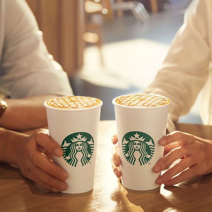 星巴克「買一送一」就在今天！2022 耶誕限定「太妃核果風味那堤、薄荷風味摩卡咖啡」經典回歸