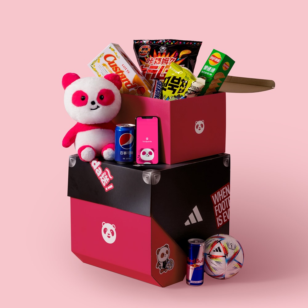 一日球迷必備！adidas x foodpanda 世足聯名派對箱實體開箱，球衣、異國零食讓你家輕鬆追球賽！