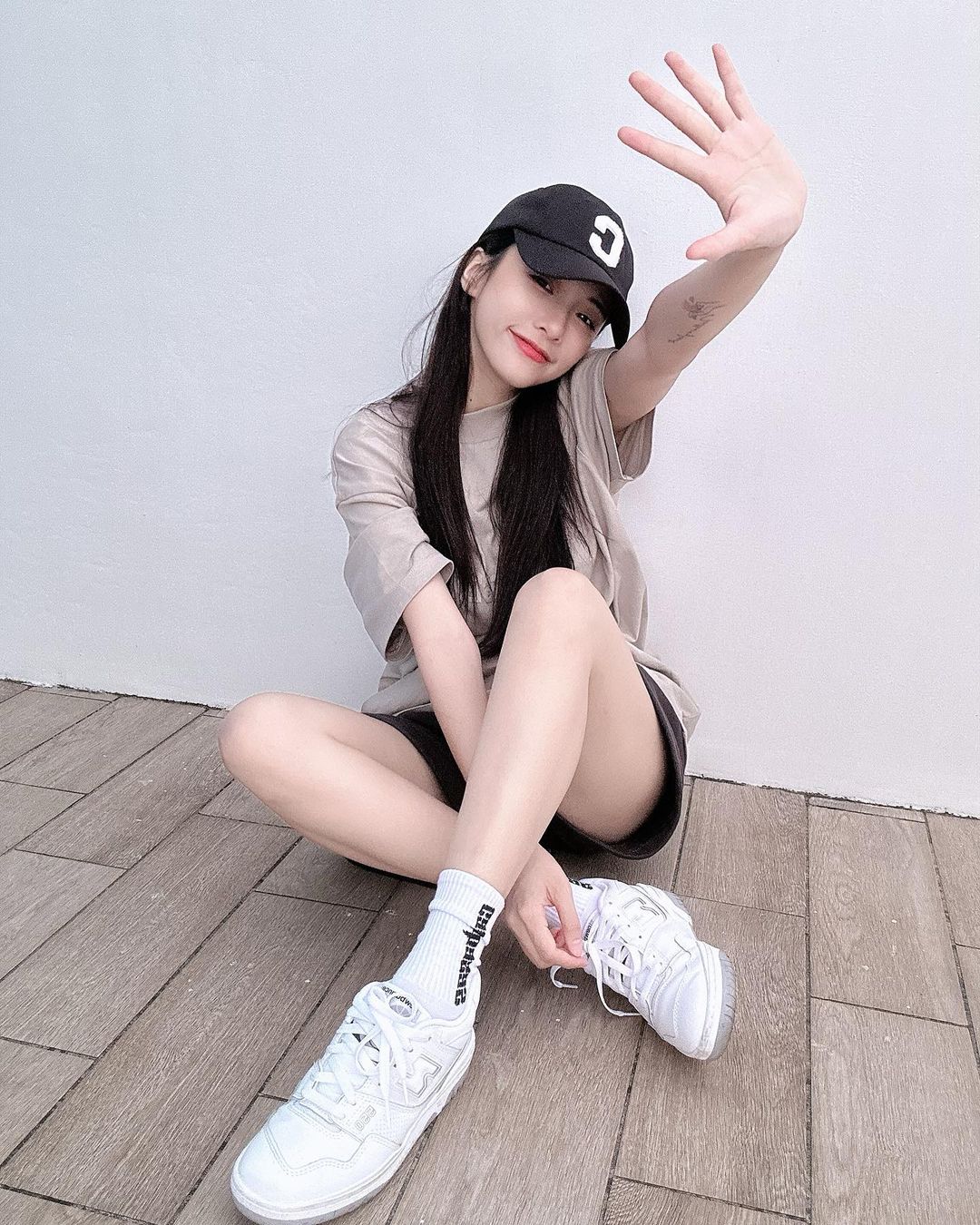 閃亮亮的 蕭芷渲Iris 辣照曬出好身材！8.5 萬網友瘋傳：太辣了吧