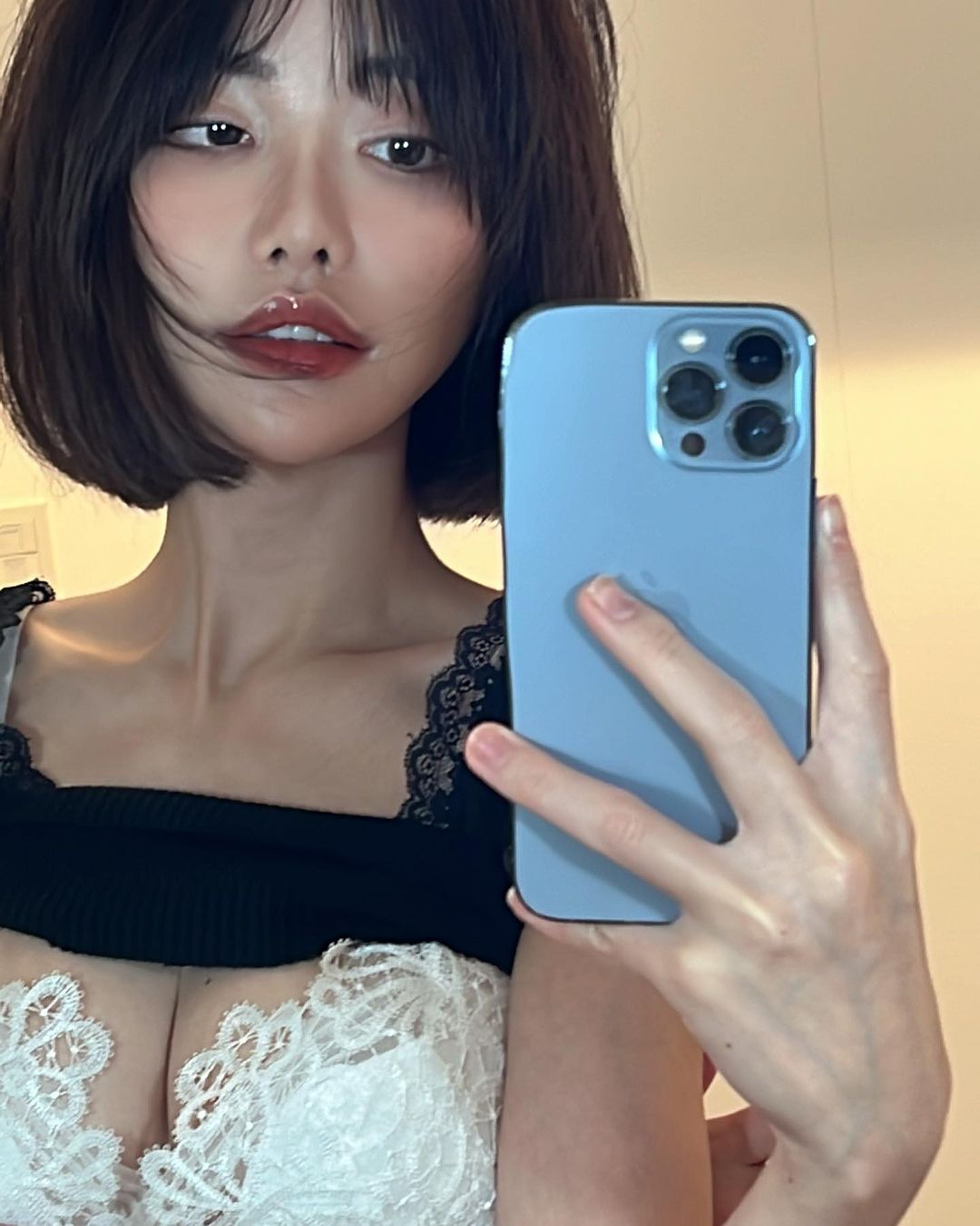 影／AV 女優深田詠美「手把手傳授性愛寶典」讓他當工具人　老婆全程旁邊看