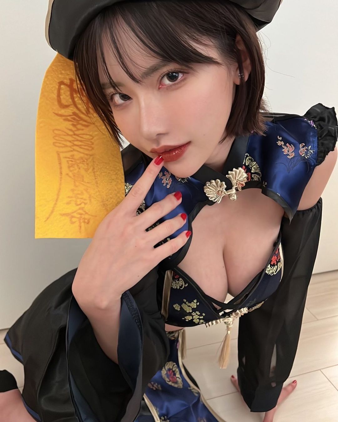 影／AV 女優深田詠美「手把手傳授性愛寶典」讓他當工具人　老婆全程旁邊看