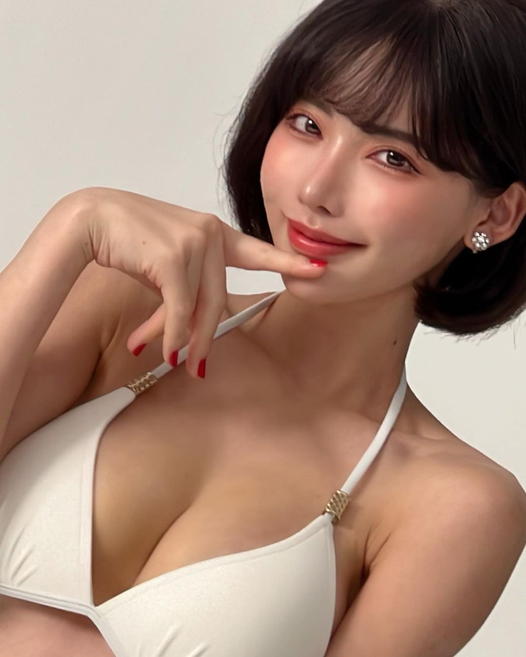 影／AV 女優深田詠美「手把手傳授性愛寶典」讓他當工具人　老婆全程旁邊看