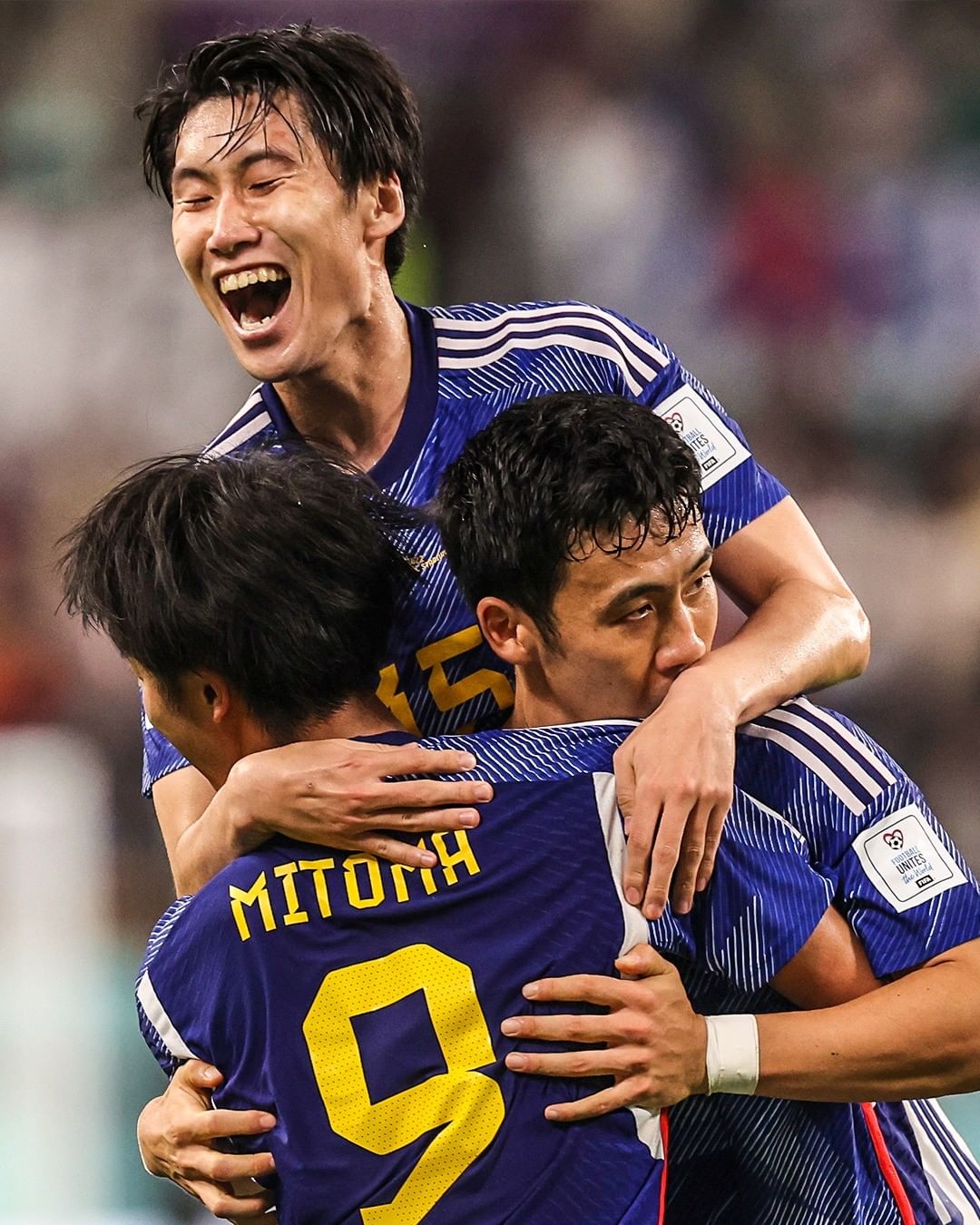 贏得世界尊敬！日本球迷賽後收場館垃圾大獲好評，球員休息室一塵不染還附紙鶴說「謝謝」！