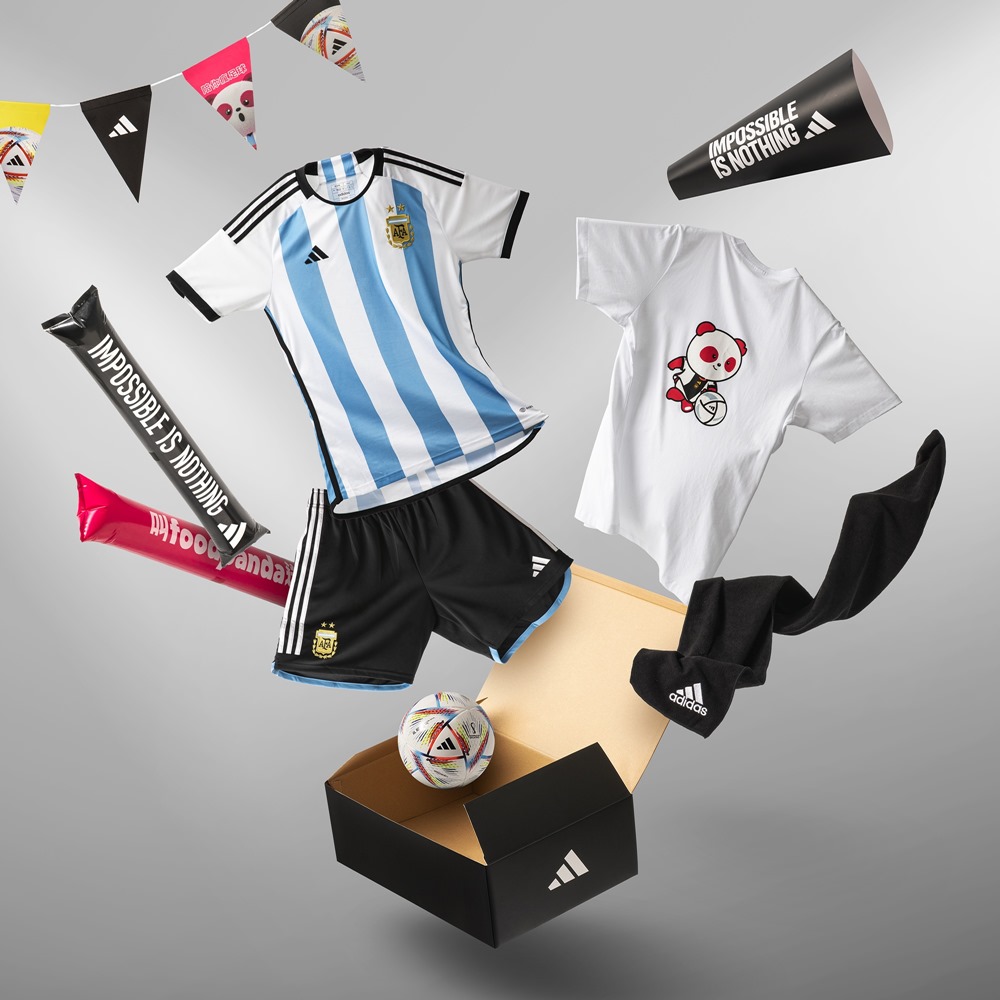 一日球迷必備！adidas x foodpanda 世足聯名派對箱實體開箱，球衣、異國零食讓你家輕鬆追球賽！