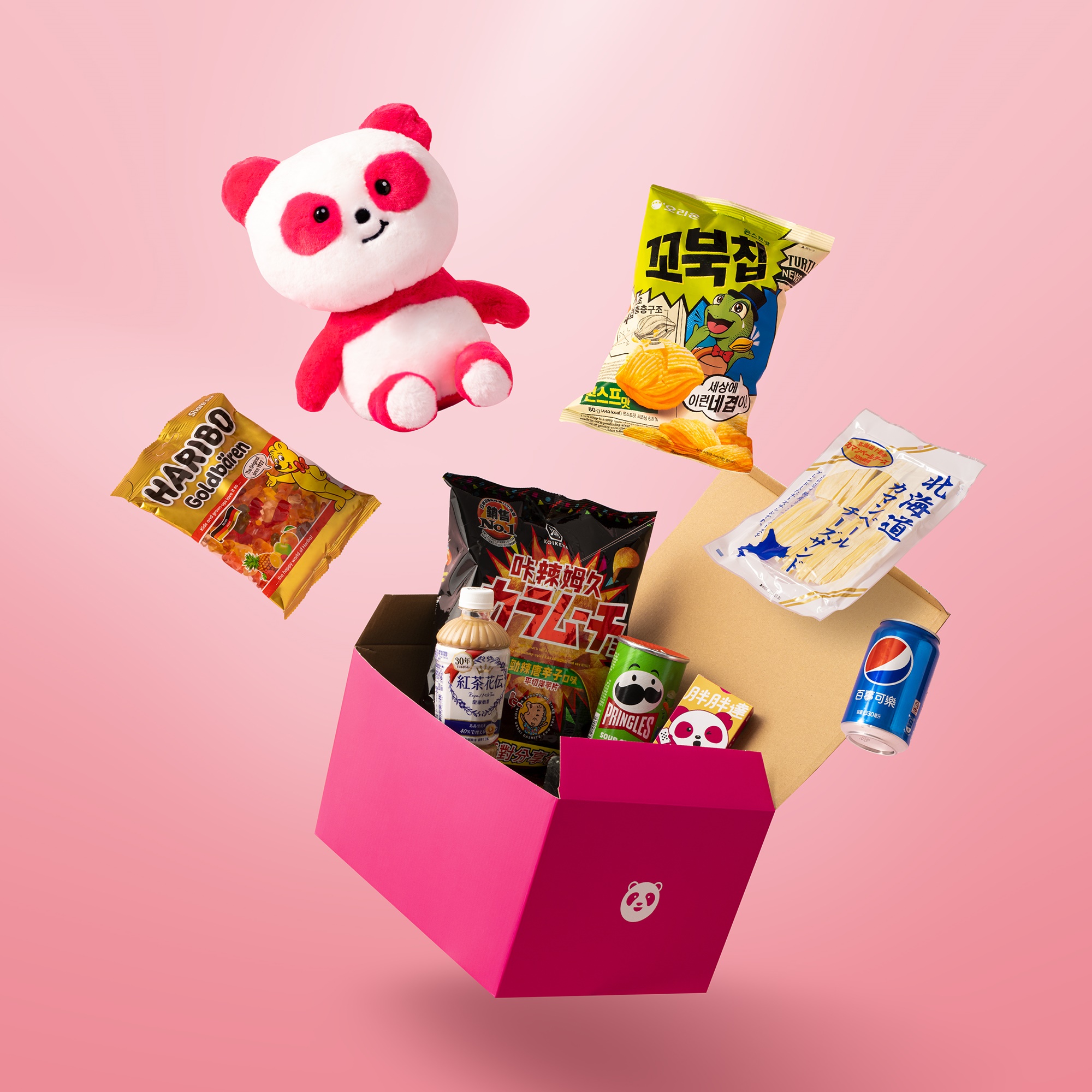 一日球迷必備！adidas x foodpanda 世足聯名派對箱實體開箱，球衣、異國零食讓你家輕鬆追球賽！