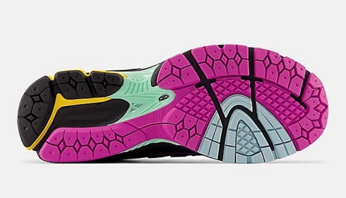 乘載歷史的暗魅鞋履！New Balance 1906R 