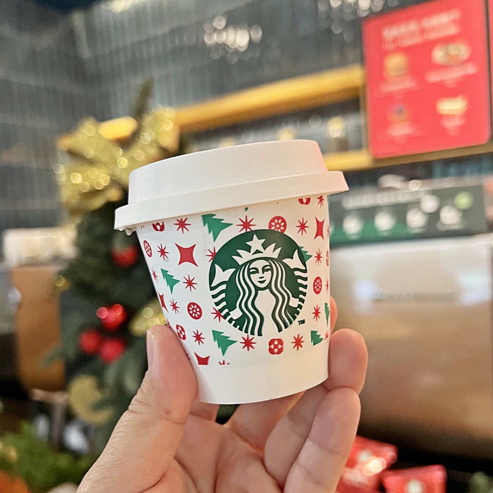 星巴克「買一送一」就在今天！2022 耶誕限定「太妃核果風味那堤、薄荷風味摩卡咖啡」經典回歸