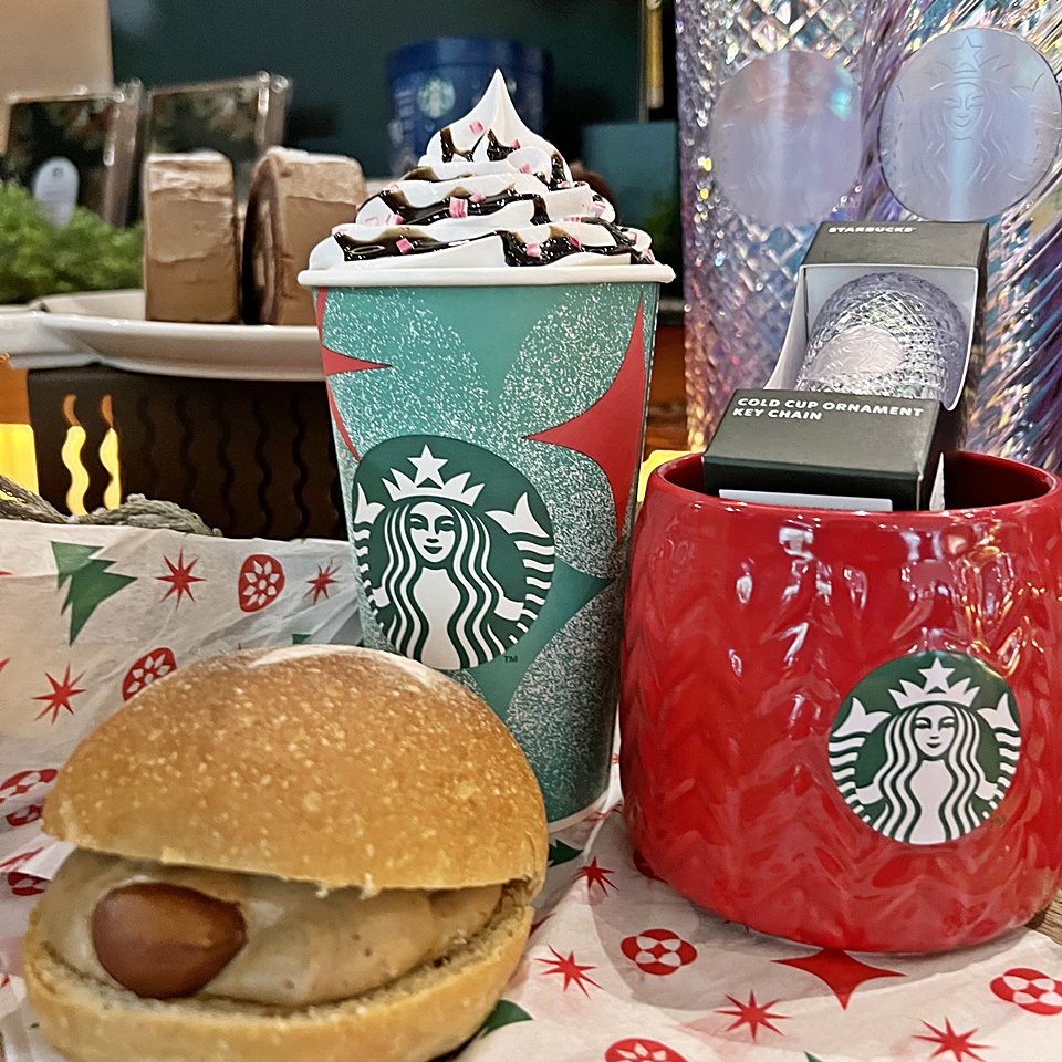 星巴克「買一送一」就在今天！2022 耶誕限定「太妃核果風味那堤、薄荷風味摩卡咖啡」經典回歸