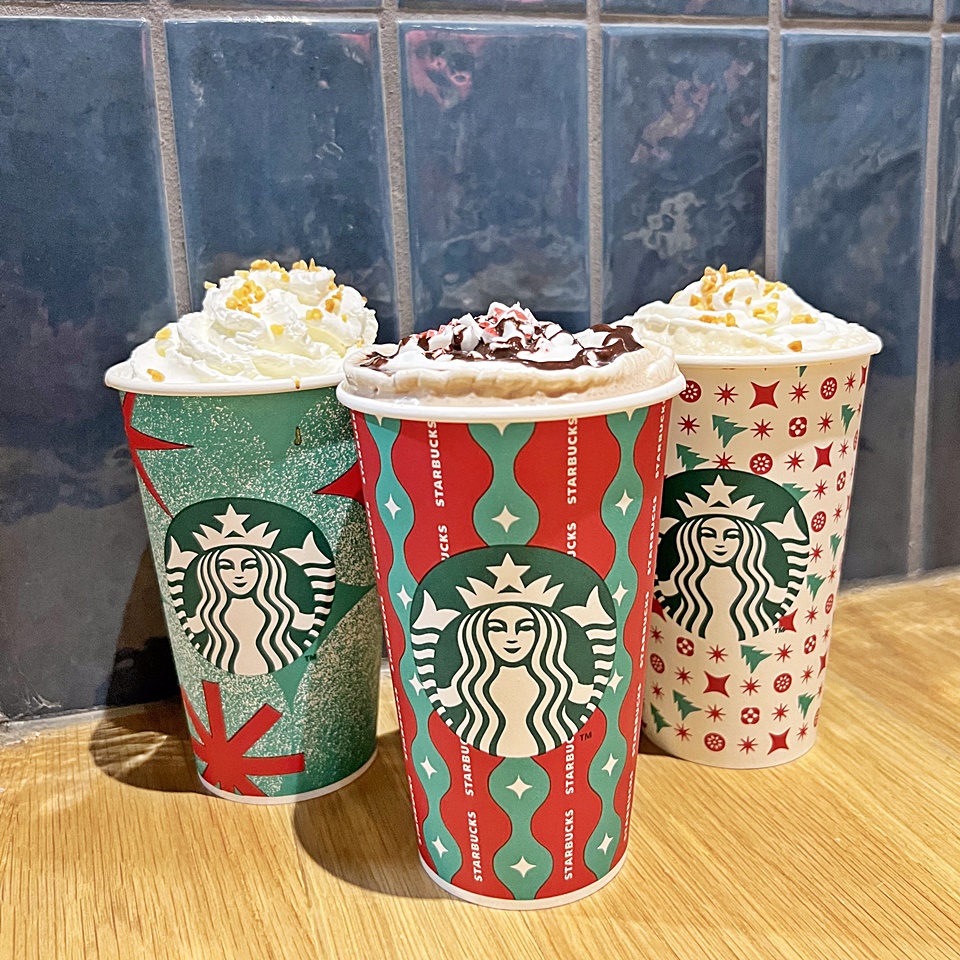 星巴克「買一送一」就在今天！2022 耶誕限定「太妃核果風味那堤、薄荷風味摩卡咖啡」經典回歸