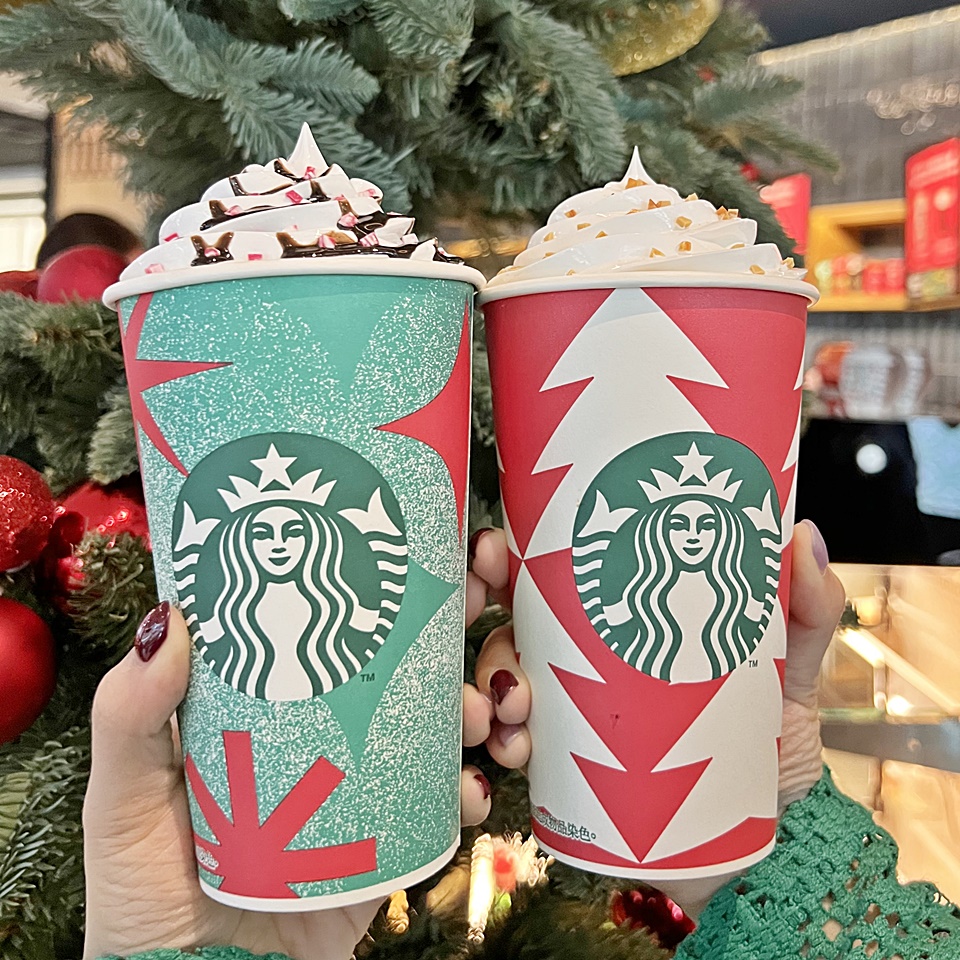 星巴克「買一送一」就在今天！2022 耶誕限定「太妃核果風味那堤、薄荷風味摩卡咖啡」經典回歸