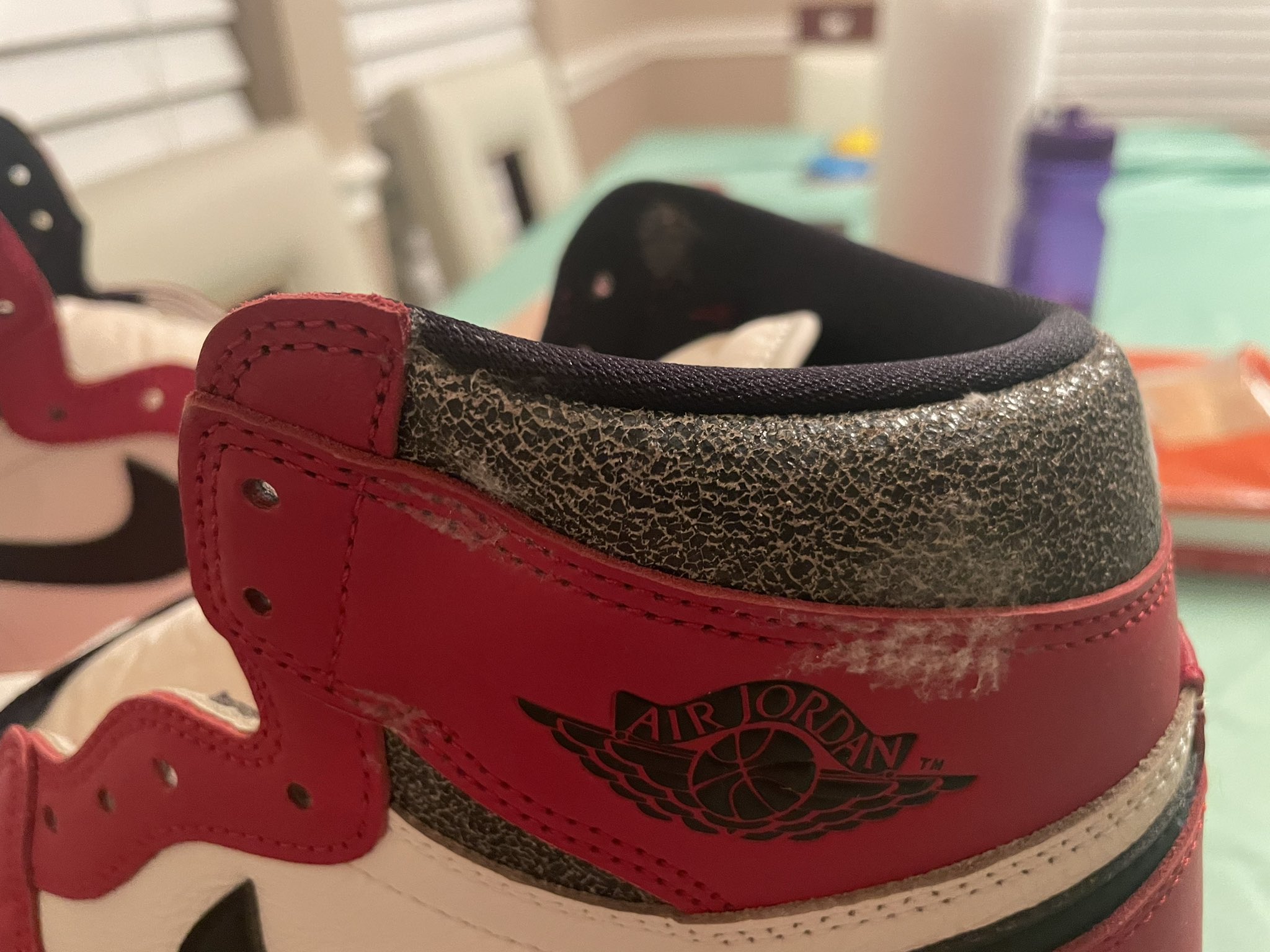 特殊仿舊效果？國外網友驚收 Air Jordan 1 High OG 