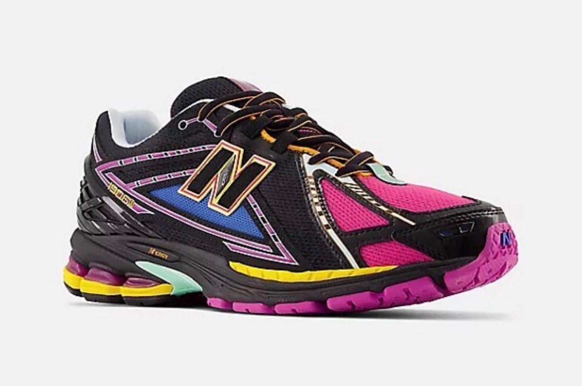 乘載歷史的暗魅鞋履！New Balance 1906R 