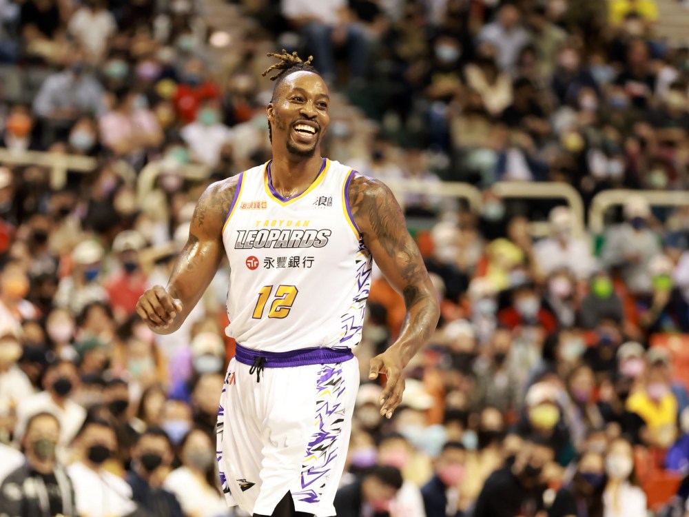 仕東真的投爆霍華德！Dwight Howard 再繳 23+9+10 準大三元，雲豹不敵太陽吞敗！