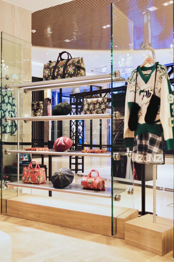 滿滿的 NIGO 味！ KENZO 微風南山限定店正式開幕， Julia 吳卓源與 J.Sheon 合體助陣！