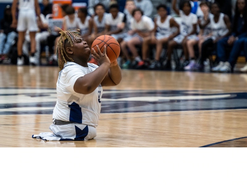 影 / 超勵志！天生沒有雙腿的 Josiah Johnson 靠決心和努力入選籃球校隊，抄截遠投樣樣行！