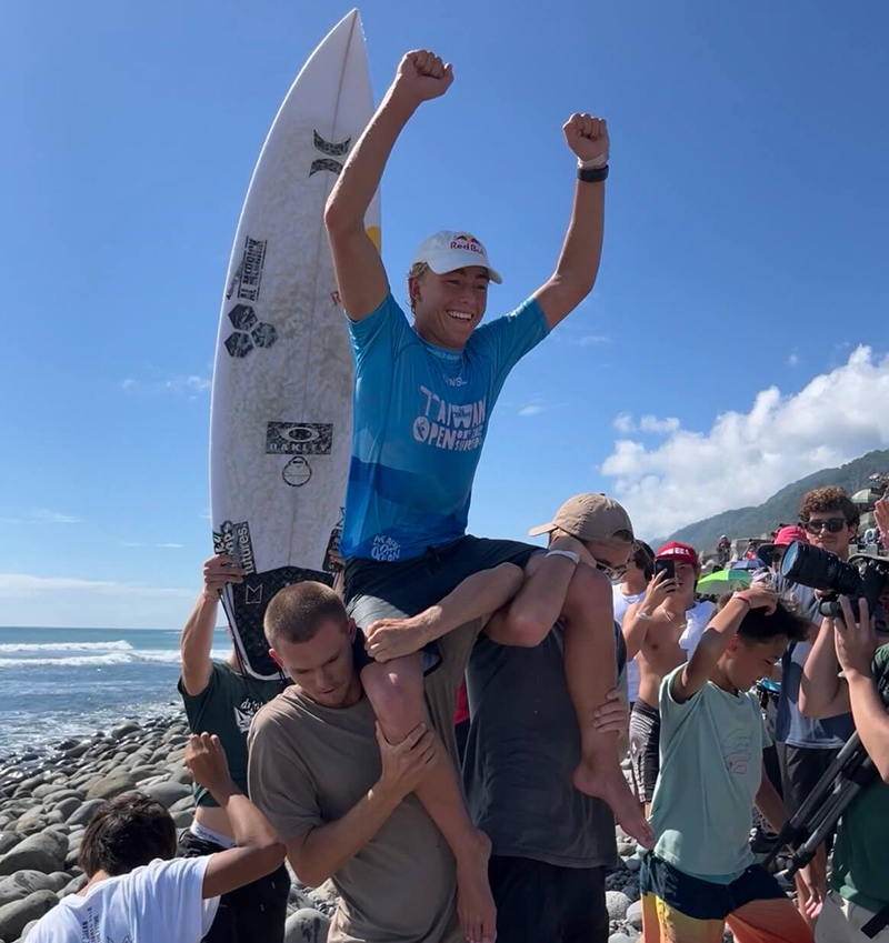 「衝浪界超新星」大放異彩！Red Bull 運動員 Jarvis 奪下「2022 台灣國際衝浪公開賽」賽事冠軍